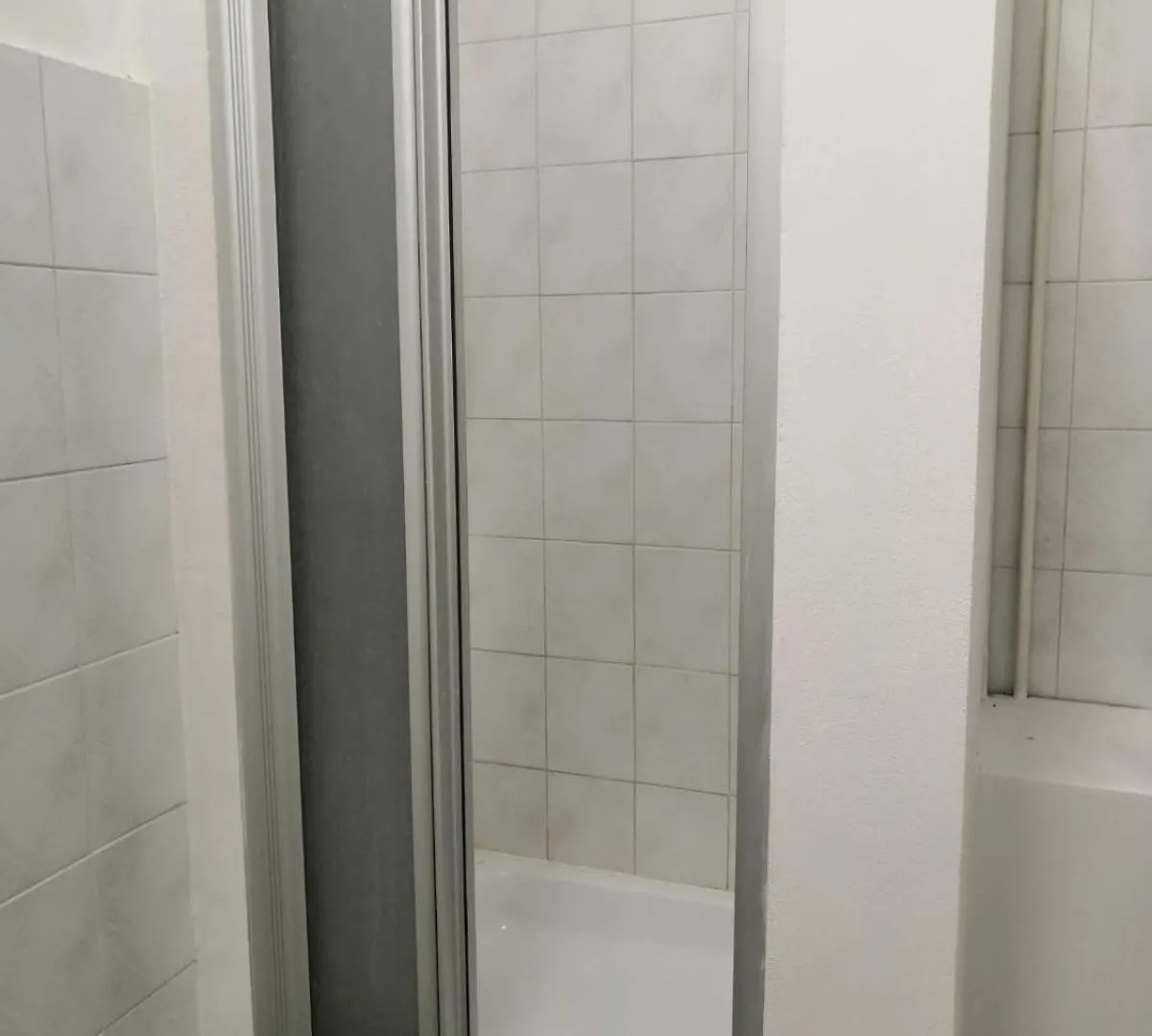 Old Town Center Just In 3 Min Walk Private Room A contacts